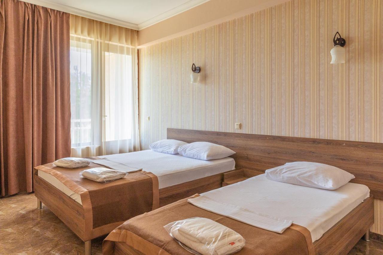Samni Hotel อูเรคี ภายนอก รูปภาพ