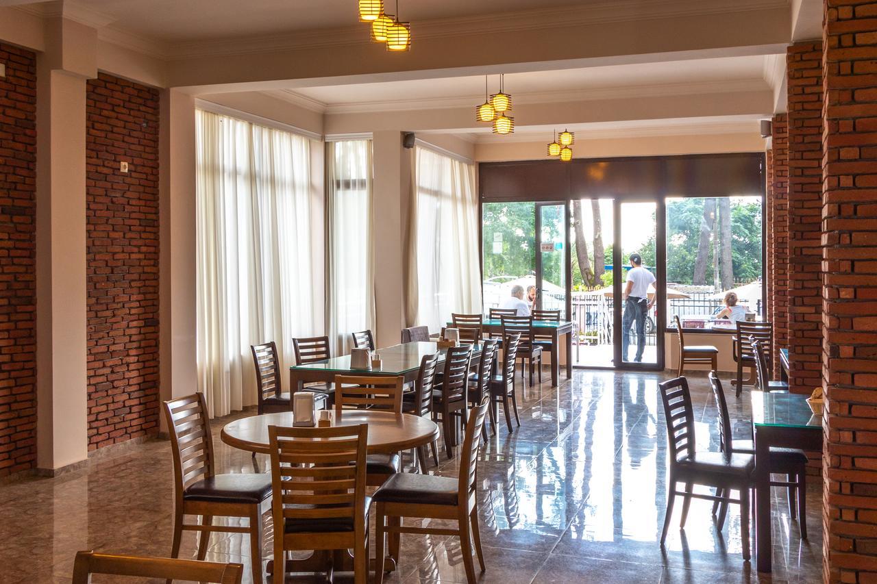 Samni Hotel อูเรคี ภายนอก รูปภาพ